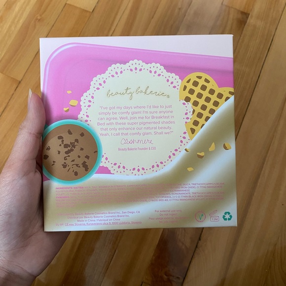 Eyeshadow Palette - Picture 2 of 3